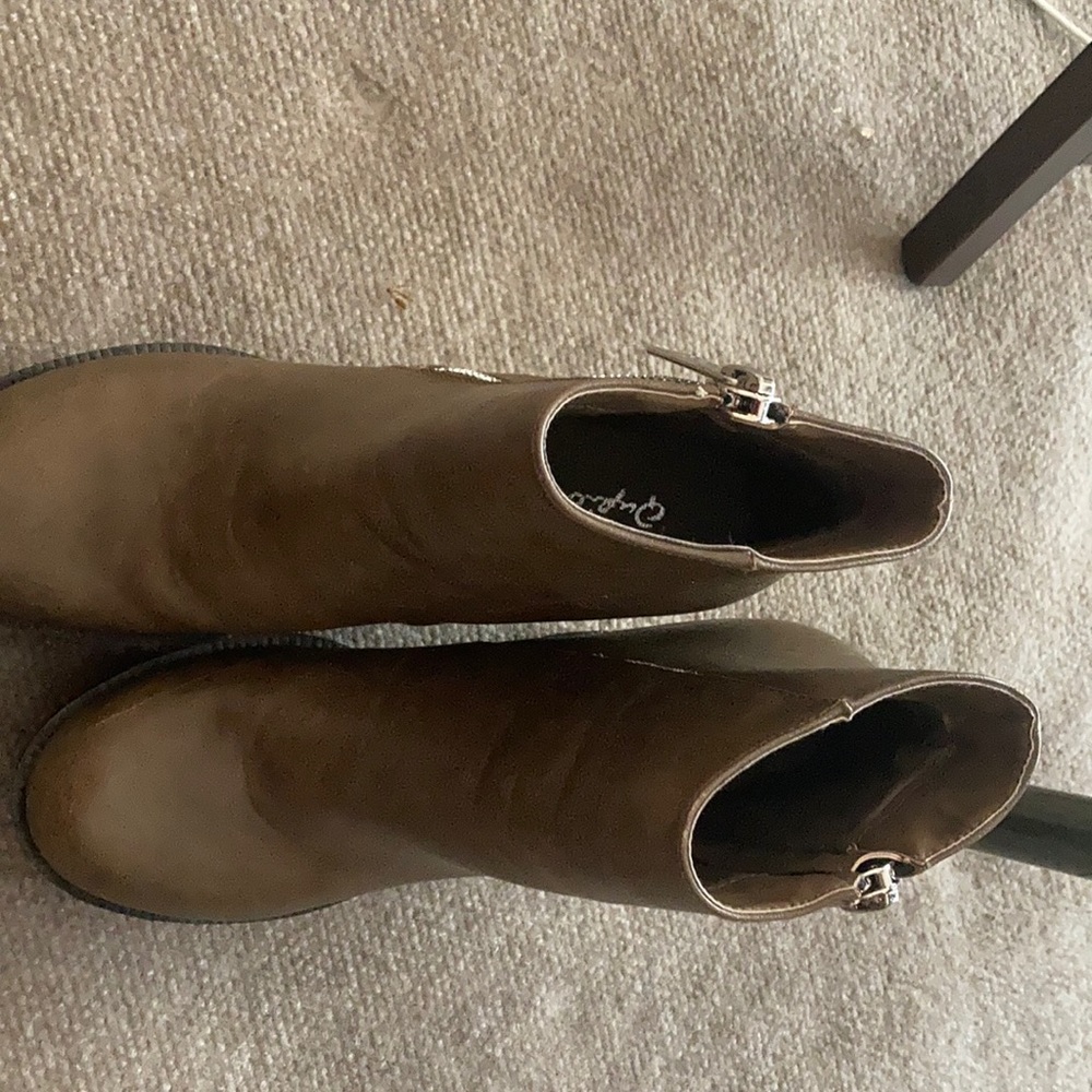 Qupid woman’s boots size 7 no tags